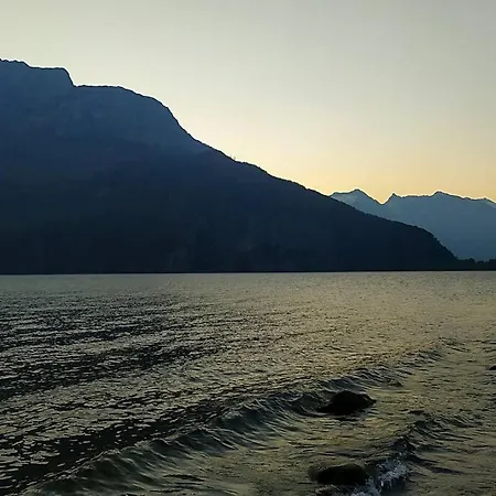 La Casa Dei Miei Nonni Tra Montagne E Lago Hébergement de vacances