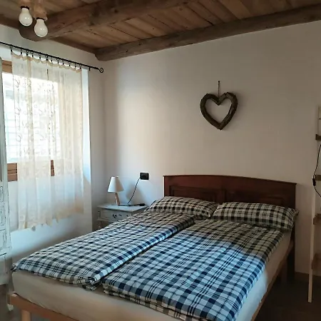 La Casa Dei Miei Nonni Tra Montagne E Lago Hébergement de vacances Verceia